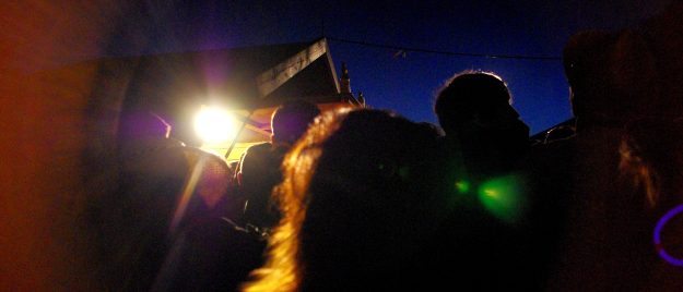 La queue aux guichets de Bibus à Brest. Astropolis 2013. Crédits La Déviation
