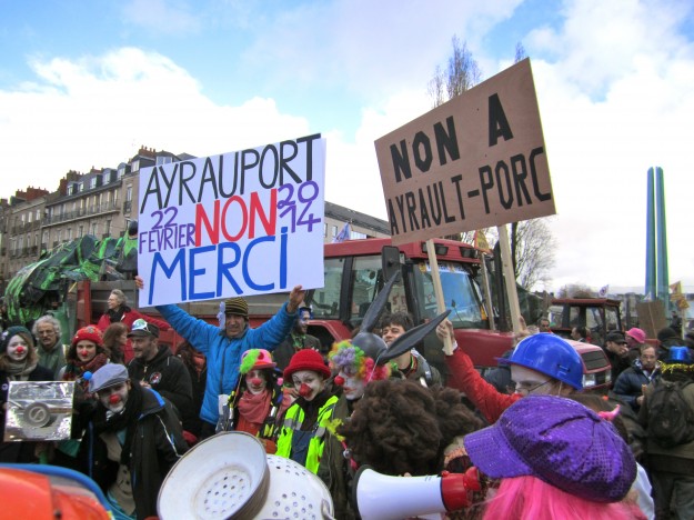 Pancartes - Manifestation 22 février 2014 Nantes NDDL - Crédits Pierre-Alain Dorange - La Déviation