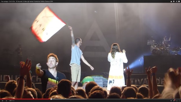 30 Seconds To Mars - Agent de sécurité - Capture vidéo de Nolwenn .C. 30 Seconds To Mars - Agent de sécurité - Capture vidéo de Nolwenn .C.