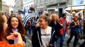 Manifestation à Guingamp pour la défense de l'école Diwan - La Déviation