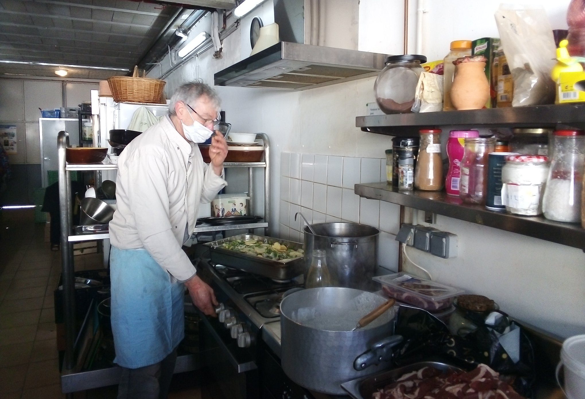 200331 - Bénévole cuisinier à la Table de Jeanne-Marie à Tours Tous droits réservés