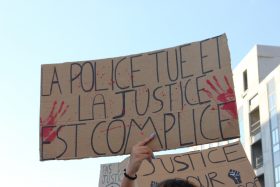 200506 - Pancarte La Police tue et la justice est complice lors de la manifestation du 2 juin 2020 à Tours by MLB - La Déviation