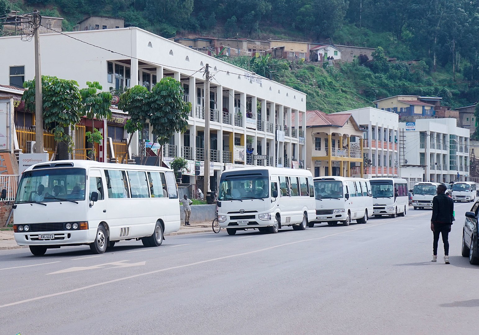 200506 -Rapatriement internes écoles secondaires Kigali 16 mars 2020 by Happyartst CC BY-SA 4.0 - La Déviation